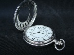 Relógio de bolso marca Marseille com mecanismo mecânico, funcionando, 6,5 cm
