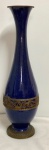 Grande ânfora em porcelana se Sévres em azul cobalto e armação em bronze dourado, 68 cm