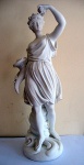 Figura em biscuit representando a deusa romana Fortuna, 35 cm