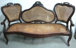 Sofá em estilo vitoriano,  em madeira nobre e palinha da índia, época Brasil Imperial, 98x163x60 cm