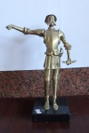 Espetacular Escultura em bronze polido representando "Dom Quixote". Faltando a lança - Base em granito negro. Alt.: 32 cm.