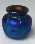 Pequeno vaso iridiscente assinado SAUL ALCARAZ - 5,5 cm x 5,5 cm
