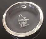 Vintage 1960 prato de vidro Sagitário em baixo relevo assinado  Val Saint Lambert  - 15 cm diâmetro