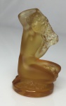 Figura de mulher em cristal ambar assinado LALIQUE FRANCE - 8 cm x 4,5 cm