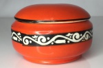 Pequeno pote em porcelana art deco vermelho com detalhes em preto - Czecho Slovakia - 9,5 cm x 6,5 cm
