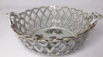 Linda cesta em porcelana com ouro e pintura de flores e borboletas HEREND PORCELAN - 27 cm x 22 cm x 8 cm