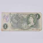 Lote composta por uma cédula de 1 Pound, (1960-1977).