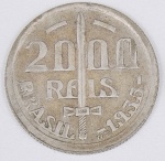 Lote composto por uma moeda de 2000 Réis cunhada em 1935.