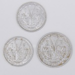 Lote composto por 3 moedas da África Ocidental Francesa sendo uma de 5 CFA  e duas de 1 CFA todas cunhadas.e m 1948