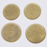Lote composto por quatro moedas Egípcias sendo duas de 1 Piastre e duas de 10 Milésimos.