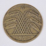 Lote composto por moeda Alemã cunhada em 1924 de 10 Reichspfennig. Republica de Weimar.