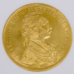 Lote composto por moeda Austríaca de 4 Ducados em ouro 0.986 datada de 1915, com 13.96 gramas e  4 cm de diâmetro, Excelente estado de conservação.
