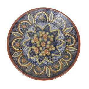Medalhão em cerâmica européia esmaltada com bela pintura de flores, ramos e folhas em grande roseta central e borda em reservas de arcos intercalada por folha. Diâmetro: 42 cm.