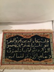 Pequeno tapete ,de oração`,feito à mão , med:  49 x 31 cm , 5 fotos.
