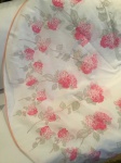Toalha redonda ,motivo hortências cor de rosas , med: 1,50 m diâmetro- 5 fotos.