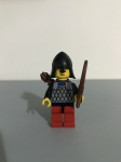Lego figura medieval com arco e capacete