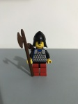 Lego figura medieval com capacete e machado