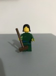 Lego figura com vassoura.
