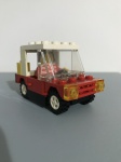 Lego carrinho com figura, abertura de portas.