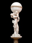 Escultura Italiana em alabastro branco com luminaria. Representando elegante figura femenina segurando o mundo.Período ART NOVEAU. Obs, a coluna não faz parte do lote.  Altura da escultura 100 cm.  , diâmetro do globo 35 cm.