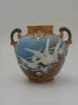Vaso em porcelana manufatura de SEVRES, Altura 19 cm, diâmetro 18 cm.