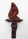 Imagem de santa com base em madeira, altura 26 cm, pedestal 26 cm.