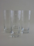 Quatro copos de cristal com lapidação pequenos círculos, altura 18 cm
