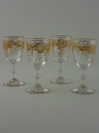 Quatro taças de cristal Frances Saint Louis com decoração a ouro. Altura 11,5 cm.