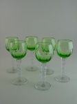Seis taças em cristal lapidado na cor verde. Altura 18 cm.