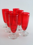 Seis taças para champagne na cor rubi. Dois com pequeno defeito.