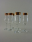 Seis taças para champagne com decoração a ouro. Altura 16 cm.