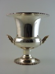 Balde para garrafas em metal prateado, altura 27 cm, largura  24  cm.