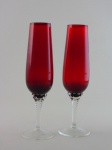 Par de taças de cristal p/champanhe flute na cor rubi, altura 22 cm.