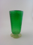 Vaso em cristal de Murano na cor verde, Altura 28 cm , largura 16 cm.