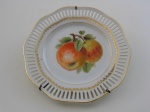 Prato de parede com borda calada. Diâmetro 17 cm.