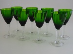 Oito taças de cristal canelado  na cor verde, altura  13,5 cm.