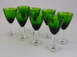 Oito taças de cristal canelado  na cor verde, altura 12 cm.