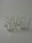 Quatro copos para whisky, altura 10 cm.