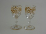 Duas taças de cristal  Saint Louis com gravação a ouro, altura 12,5 cm.