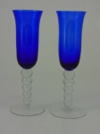 Par de taças em cristal para champagne flute na cor azul. Altura 23 cm.