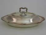 Legumeira em metal prateado Fracalanza.   Altura 10 cm, comprimento  30 cm, largura 23 cm.