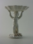 Escultura em cerâmica branca. Altura 26 cm.  Pequeno defeito na parte traseira da concha.
