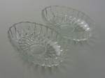 Duas petisqueiras em cristal, altura 5 cm, comprimento 20 cm, largura 12 cm.