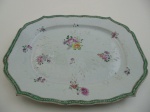 Travessa em porcelana Companhia das Índias. Largura 42 cm, comprimento 35 cm. Século XVII.