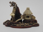 Escultura em marfim japonês "casa e ancião sobre a ponte da sabedoria". Altura 15 cm, largura da base 23 cm. (base de madeira)