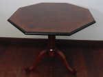 Mesa centro Inglesa laminada em "Pluma de Caoba" com sistema de TIP-TOP