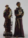 Duas esculturas em arte sacra representando Santo Antonio. Uma peça presisa de restauro. Altura xx cm.