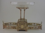 Grande centro de mesa em bronze com banho de prata, com cristais originais. WMF. Altura 40 cm, comprimento 56 cm.  Possui uma camada fina de protetor contra as maresias.