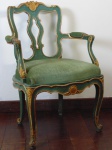 Poltrona Italiana com patina verde, seculo XIX, altura 93 cm, largura 60 cm, profundidade 53 cm.