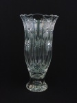 Vaso em cristal lapidado.  Altura 32 cm , diâmetro 16 cm